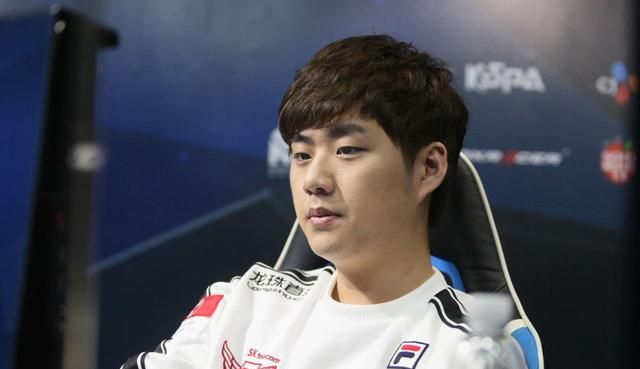 FLY横扫V5,Lehends开启传奇时刻鏖战多局小组赛,留下经典瞬间 FLY横扫V5,Lehends开启传奇时刻鏖战多局小组赛,留下经典瞬间