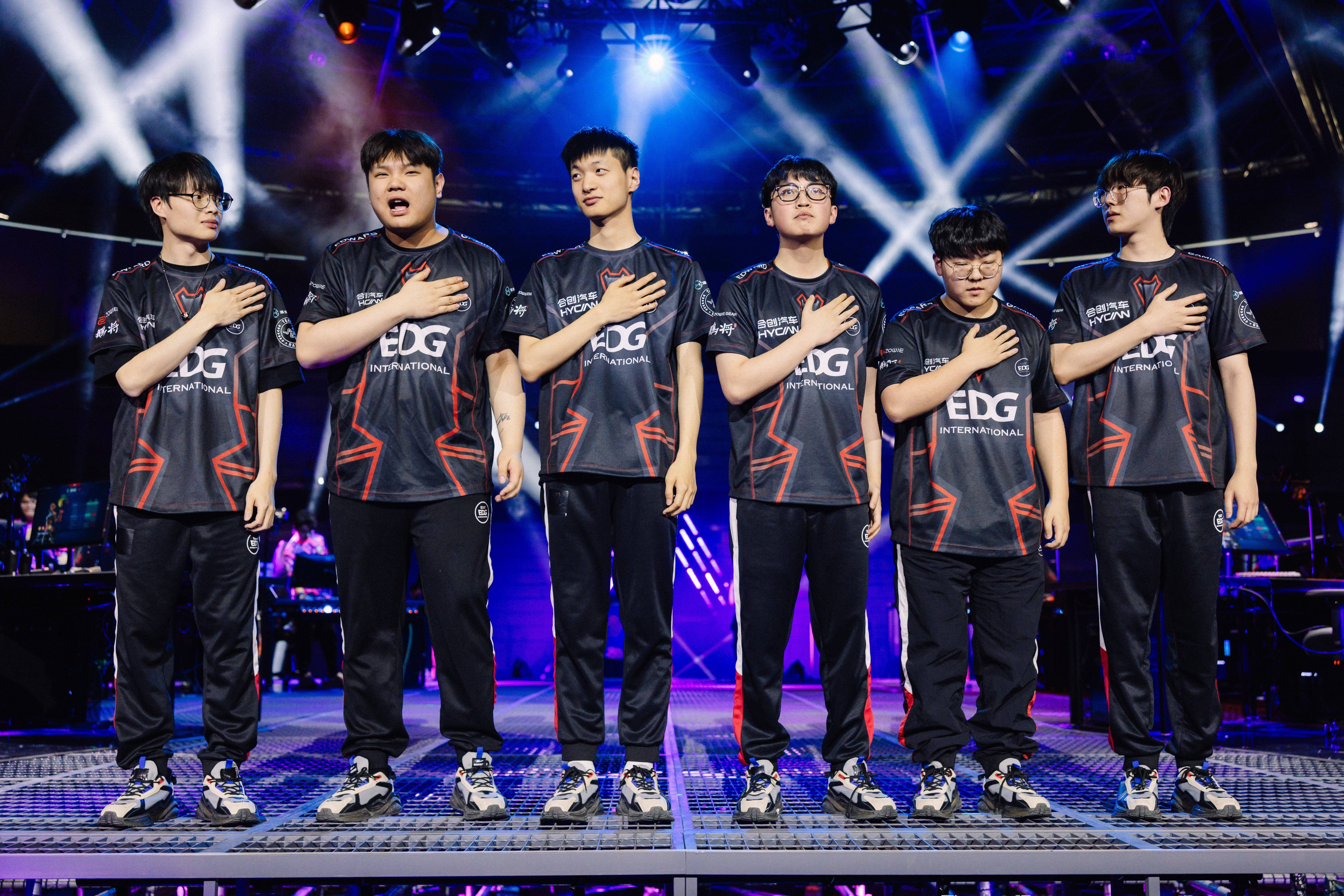 开云体育APP下载-EDG横扫DFM，Tarzan打出惊人五杀激烈交锋全球总决赛，让粉丝疯狂欢呼