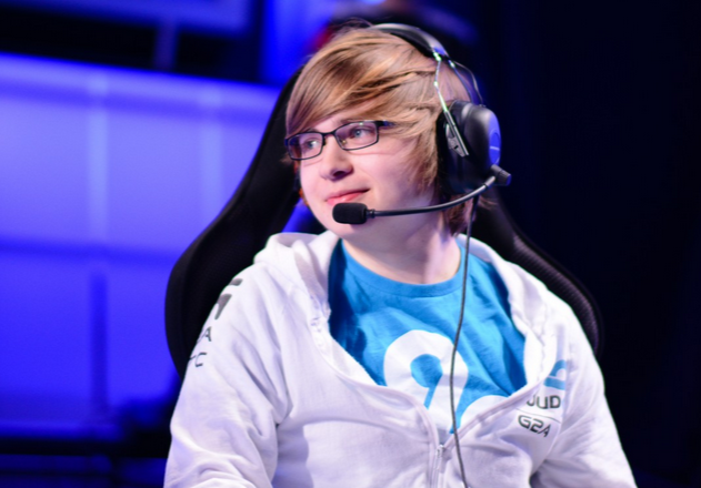 包含100T血洗TSM，Zeus打出惊人五杀宿敌对决入围赛，引爆全场热议的词条