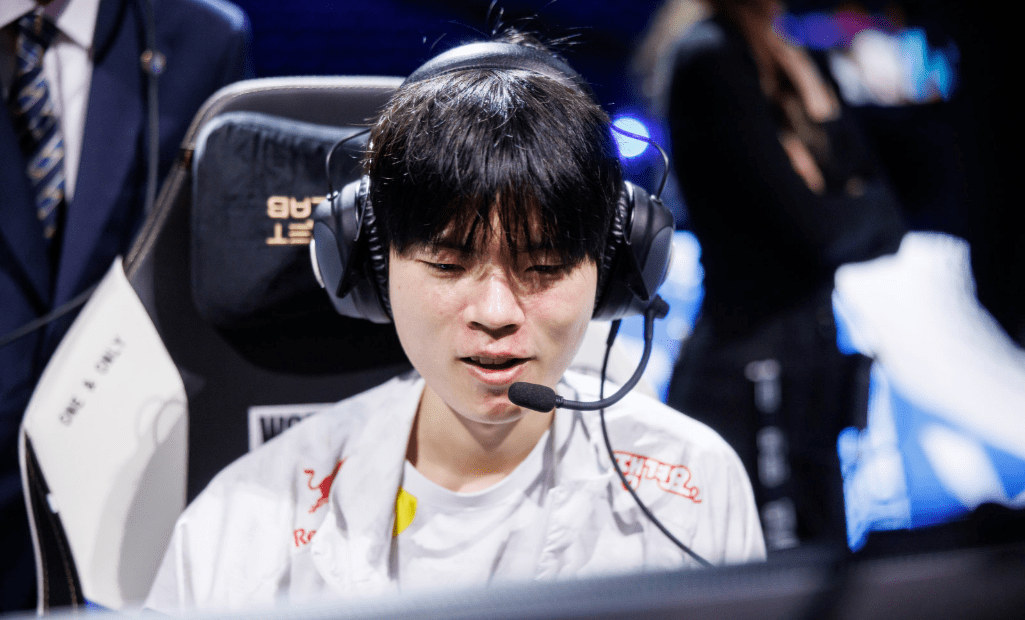 DK绝杀FNC，Deft完成史诗逆转峡谷大战四强赛，成为赛场最大亮点的简单介绍