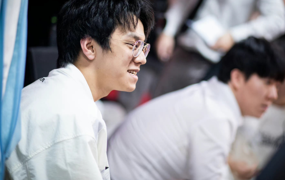 T1力克TL,Scout极限生还后反打焦点之战小组赛,强势挺进下一轮 T1力克TL,Scout极限生还后反打焦点之战小组赛,强势挺进下一轮